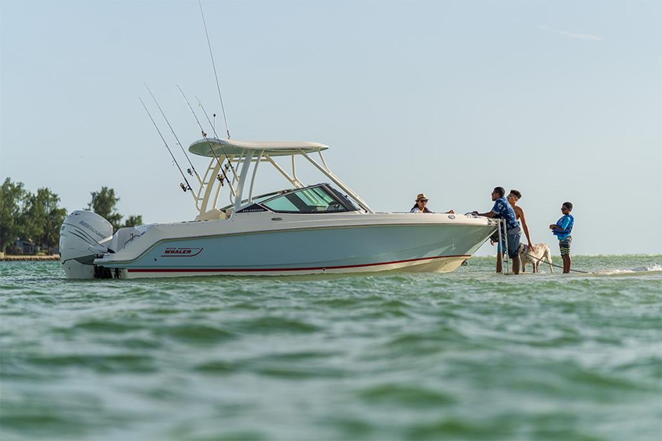2027 Boston Whaler 240 Vantage 65