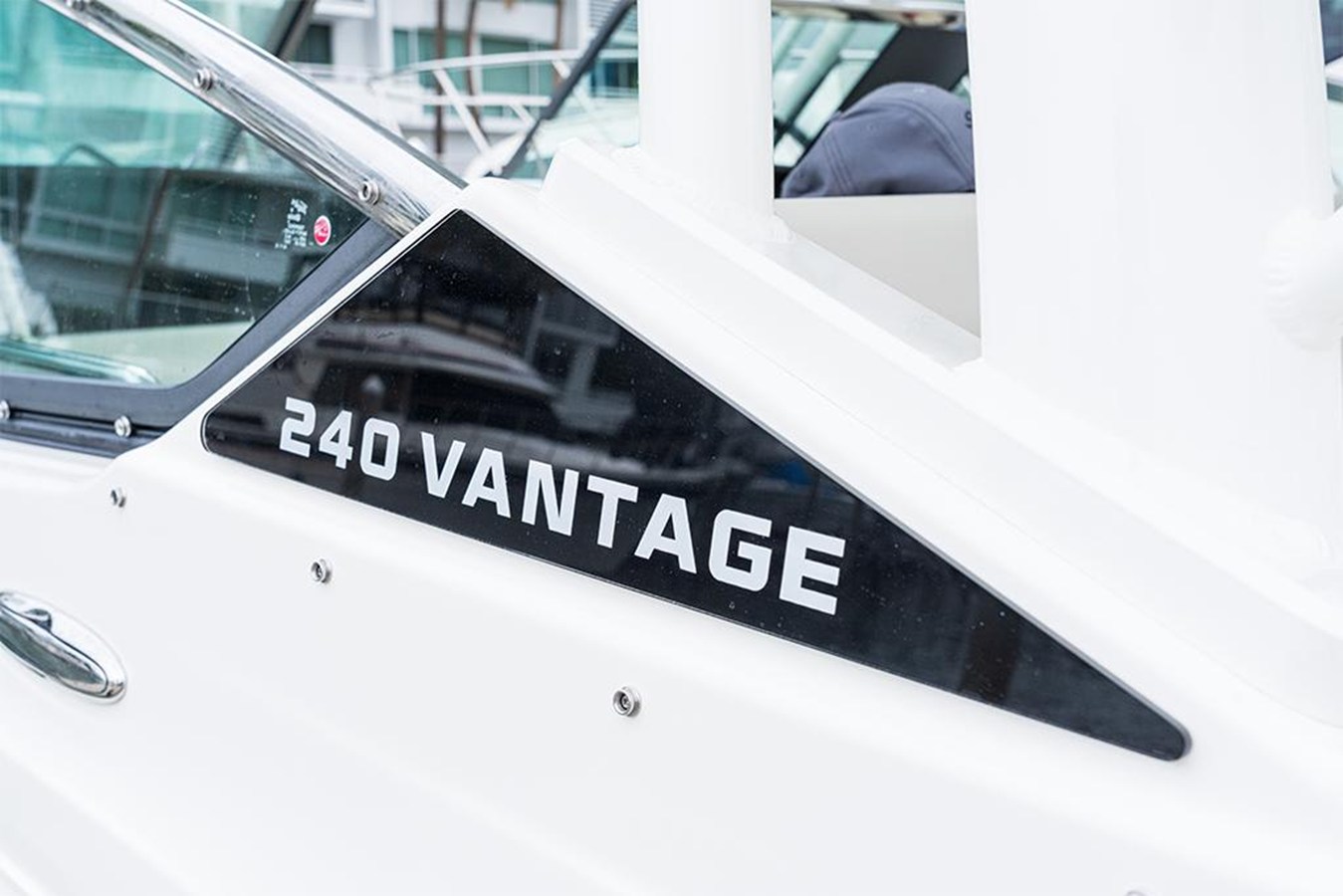 2027 Boston Whaler 240 Vantage 94