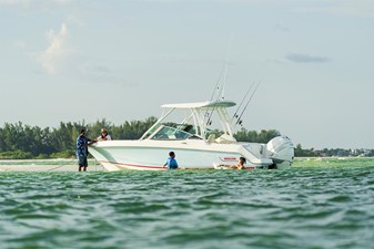 Boston Whaler 240 Vantage 11 2027 Boston Whaler 240 Vantage 12