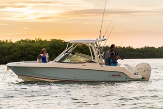 Boston Whaler 240 Vantage 13 2027 Boston Whaler 240 Vantage 14