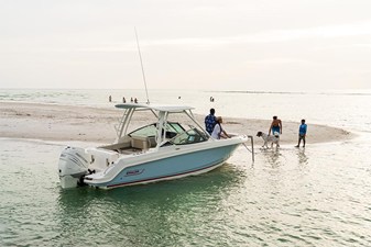 Boston Whaler 240 Vantage 17 2027 Boston Whaler 240 Vantage 18