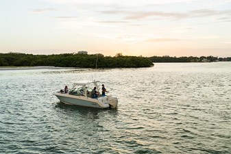 Boston Whaler 240 Vantage 30 2027 Boston Whaler 240 Vantage 31