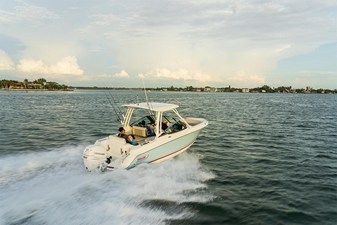 Boston Whaler 240 Vantage 39 2027 Boston Whaler 240 Vantage 40