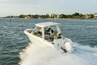 Boston Whaler 240 Vantage 44 2027 Boston Whaler 240 Vantage 45