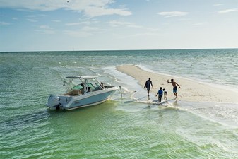 Boston Whaler 240 Vantage 50 2027 Boston Whaler 240 Vantage 51