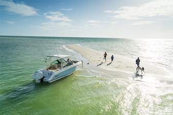 Boston Whaler 240 Vantage 51 2027 Boston Whaler 240 Vantage 52