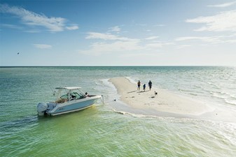 Boston Whaler 240 Vantage 53 2027 Boston Whaler 240 Vantage 54