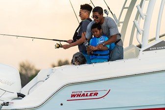 Boston Whaler 240 Vantage 61 2027 Boston Whaler 240 Vantage 62