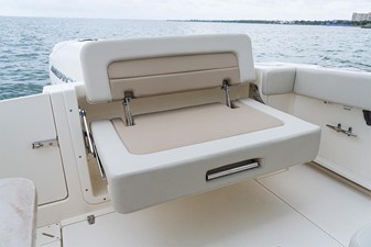 Boston Whaler 240 Vantage 81 2027 Boston Whaler 240 Vantage 82