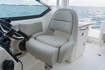 Boston Whaler 240 Vantage 82 2027 Boston Whaler 240 Vantage 83