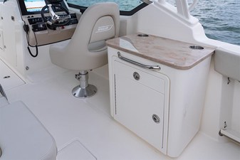 Boston Whaler 240 Vantage 84 2027 Boston Whaler 240 Vantage 85