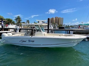 Boston Whaler 330 Outrage 0 2019 Boston Whaler 330 Outrage 1