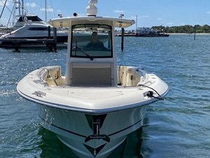 Boston Whaler 330 Outrage 5 2019 Boston Whaler 330 Outrage 6