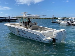 Boston Whaler 330 Outrage 6 2019 Boston Whaler 330 Outrage 7