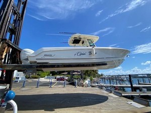 Boston Whaler 330 Outrage 8 2019 Boston Whaler 330 Outrage 9