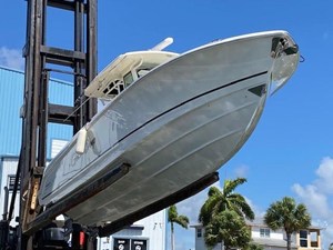 Boston Whaler 330 Outrage 9 2019 Boston Whaler 330 Outrage 10