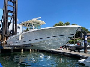 Boston Whaler 330 Outrage 10 2019 Boston Whaler 330 Outrage 11