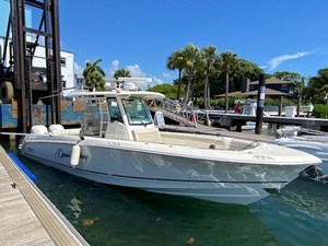 Boston Whaler 330 Outrage 11 2019 Boston Whaler 330 Outrage 12