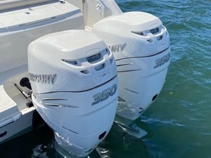 Boston Whaler 330 Outrage 12 2019 Boston Whaler 330 Outrage 13