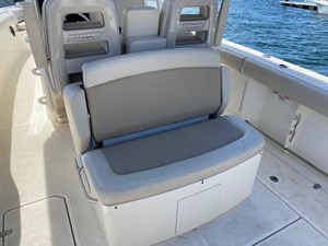Boston Whaler 330 Outrage 14 2019 Boston Whaler 330 Outrage 15