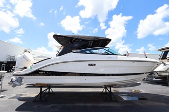 Sea Ray SLX 260 Outboard 0 2027 Sea Ray SLX 260 Outboard 1