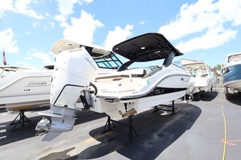 Sea Ray SLX 260 Outboard 2 2027 Sea Ray SLX 260 Outboard 3