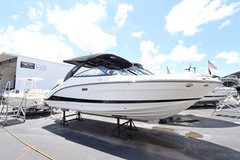 Sea Ray SLX 260 Outboard 3 2027 Sea Ray SLX 260 Outboard 4
