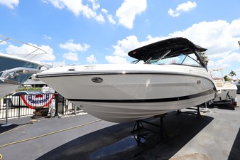 Sea Ray SLX 260 Outboard 4 2027 Sea Ray SLX 260 Outboard 5