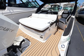 Sea Ray SLX 260 Outboard 9 2027 Sea Ray SLX 260 Outboard 10