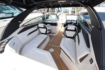 Sea Ray SLX 260 Outboard 10 2027 Sea Ray SLX 260 Outboard 11