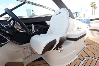Sea Ray SLX 260 Outboard 14 2027 Sea Ray SLX 260 Outboard 15
