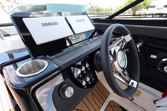 Sea Ray SLX 260 Outboard 17 2027 Sea Ray SLX 260 Outboard 18
