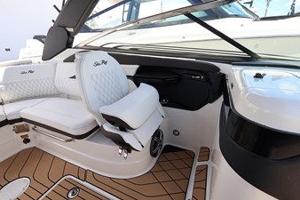 Sea Ray SLX 260 Outboard 18 2027 Sea Ray SLX 260 Outboard 19