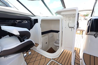 Sea Ray SLX 260 Outboard 21 2027 Sea Ray SLX 260 Outboard 22