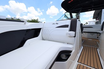 Sea Ray SLX 260 Outboard 28 2027 Sea Ray SLX 260 Outboard 29