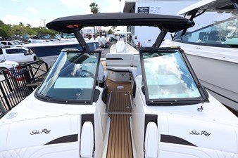 Sea Ray SLX 260 Outboard 30 2027 Sea Ray SLX 260 Outboard 31