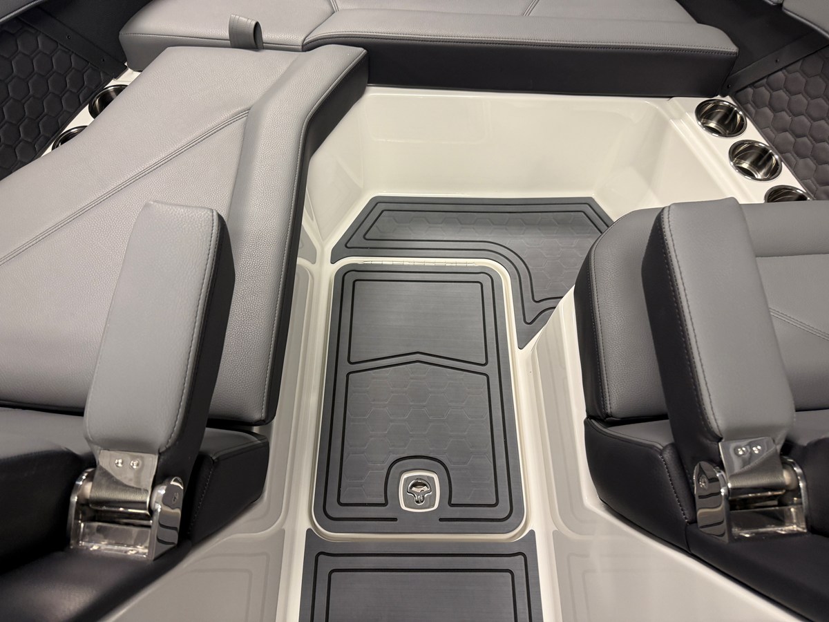 2026 Cobalt R6 SURF 99