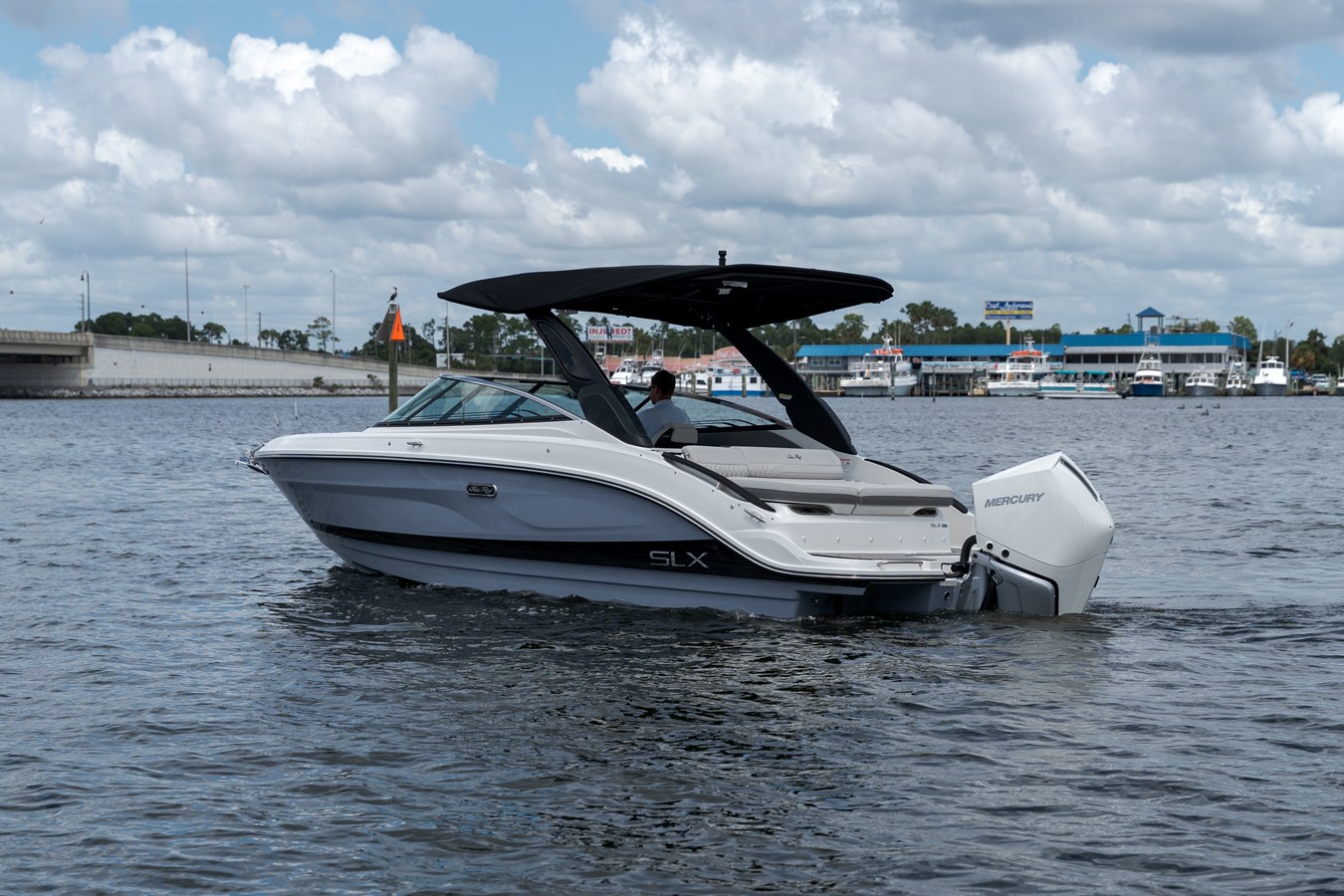 2027 Sea Ray SLX 260 Outboard 2