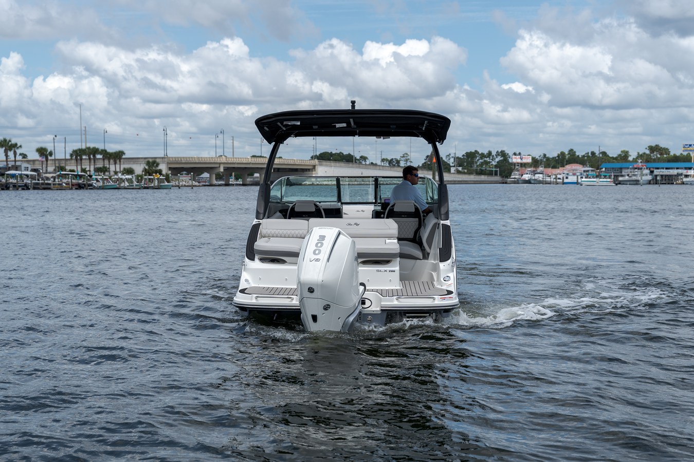 2027 Sea Ray SLX 260 Outboard 3