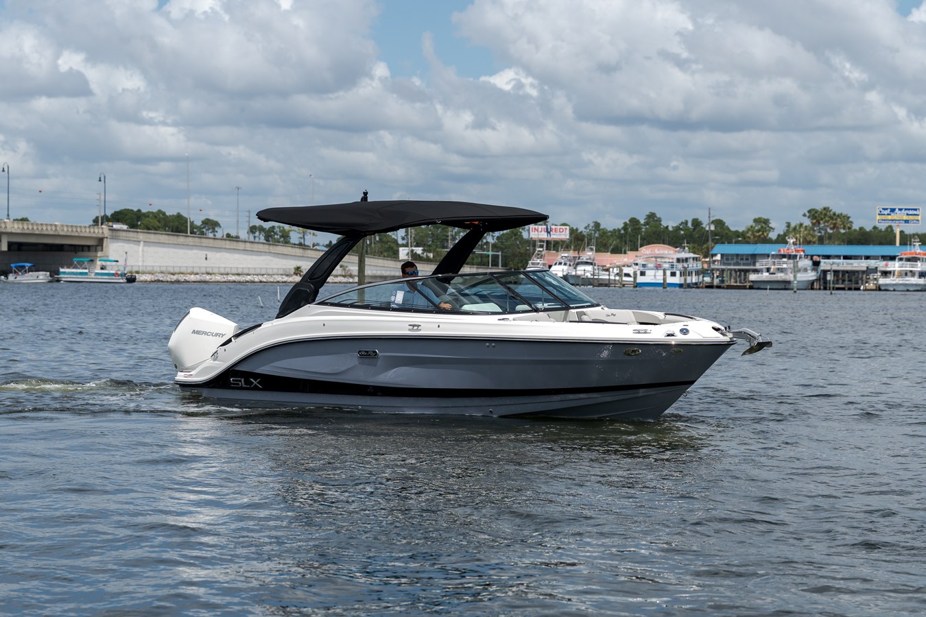 2027 Sea Ray SLX 260 Outboard 6