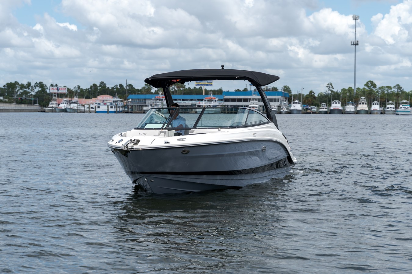 2027 Sea Ray SLX 260 Outboard 8