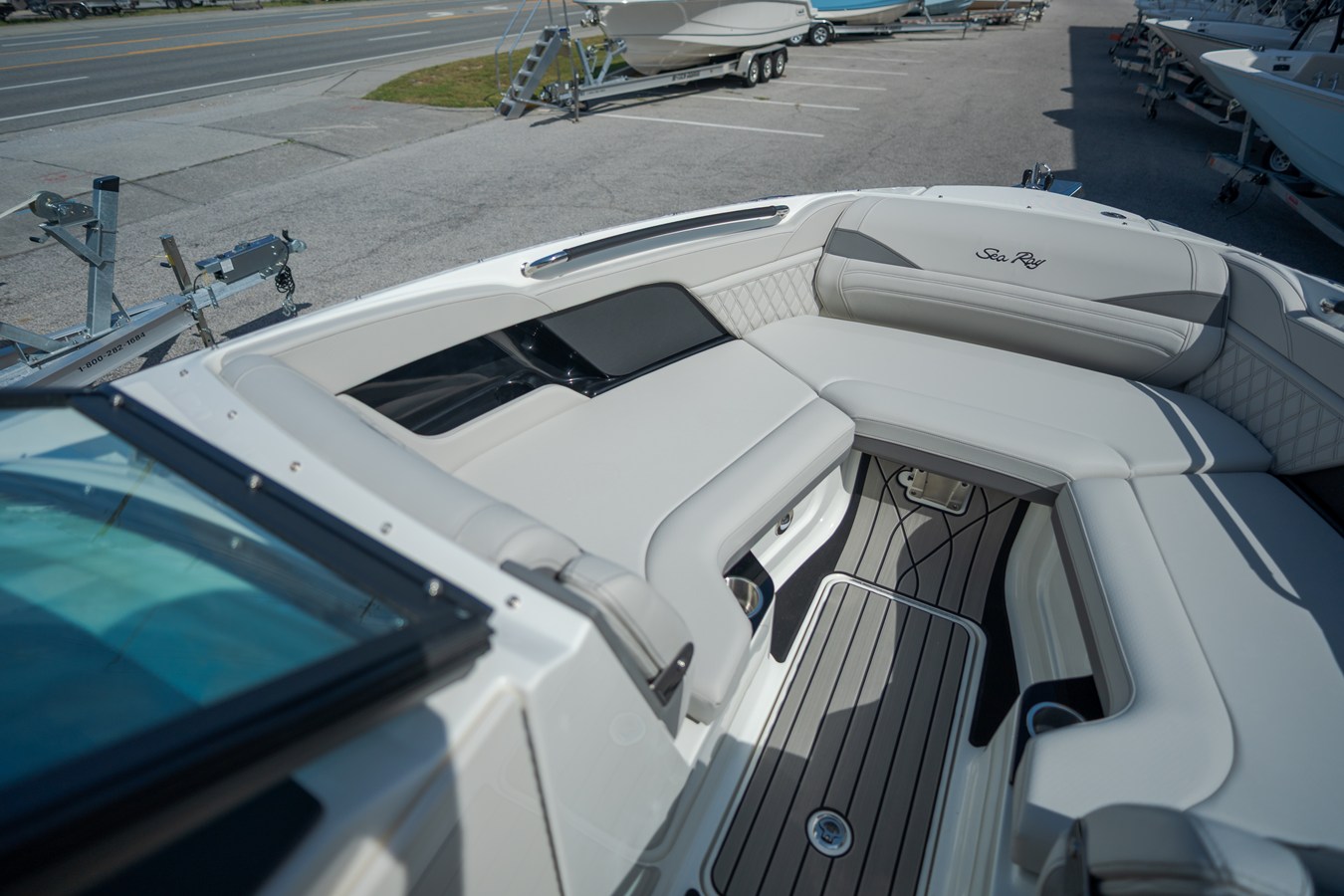 2027 Sea Ray SLX 260 Outboard 10