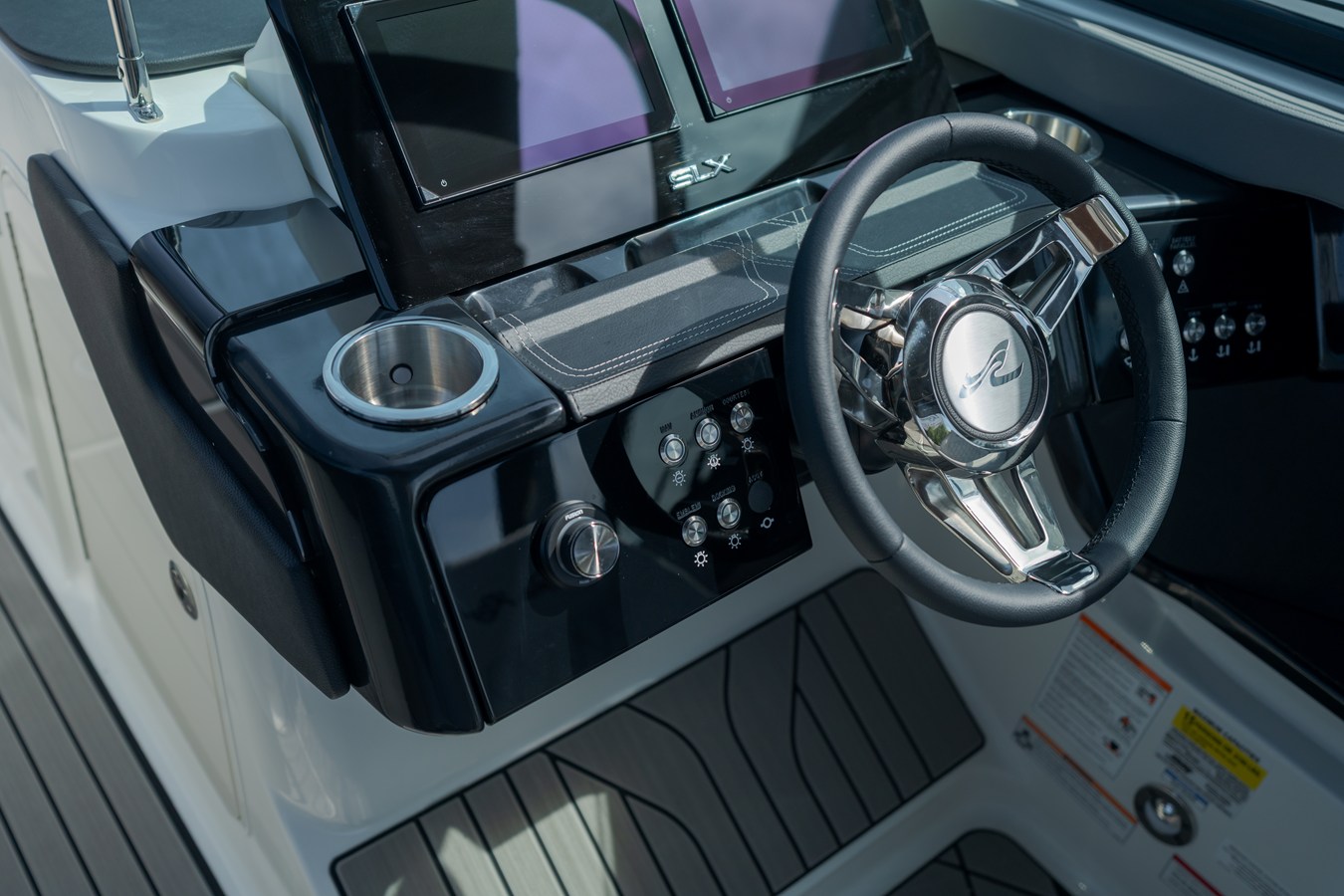2027 Sea Ray SLX 260 Outboard 15