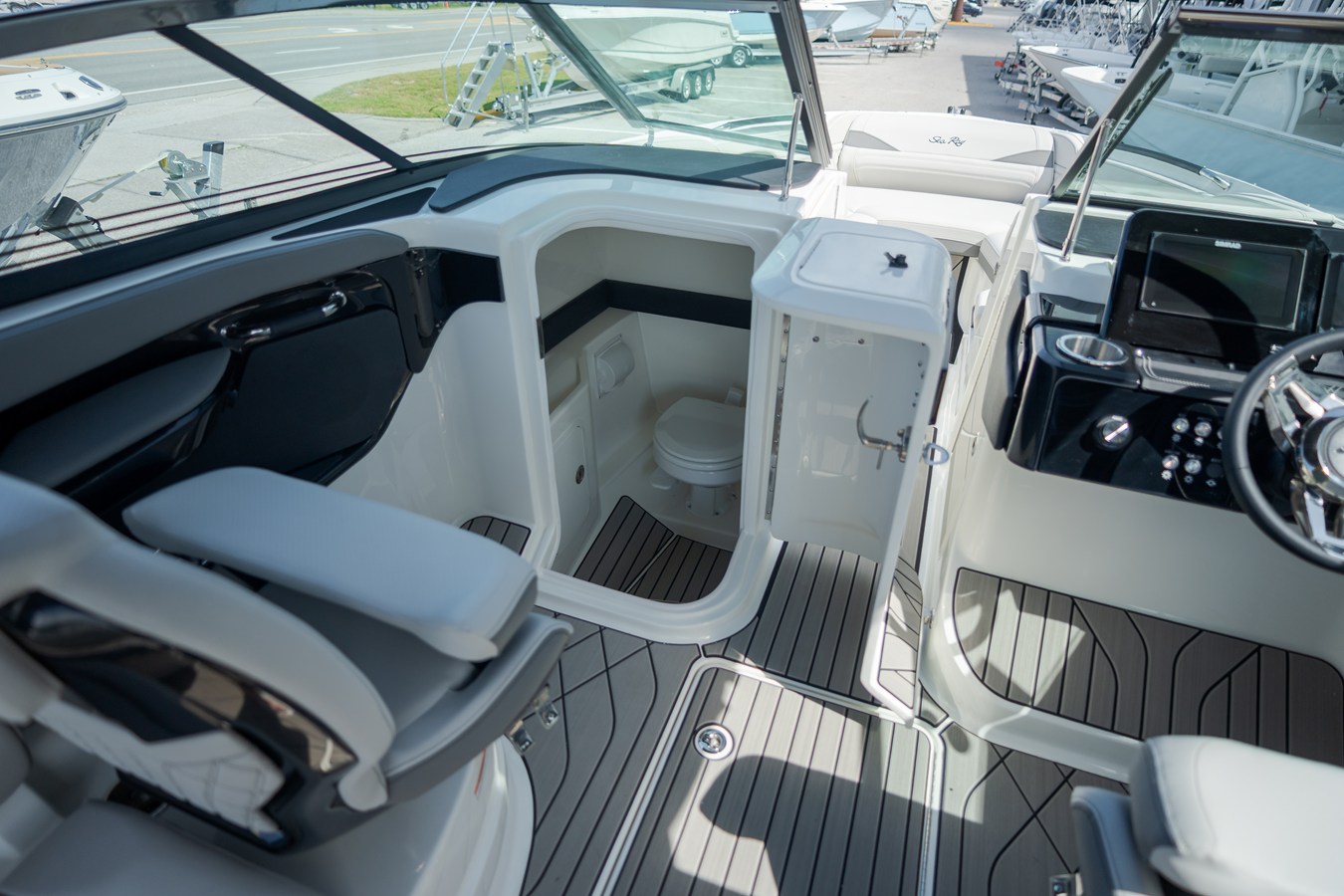 2027 Sea Ray SLX 260 Outboard 20