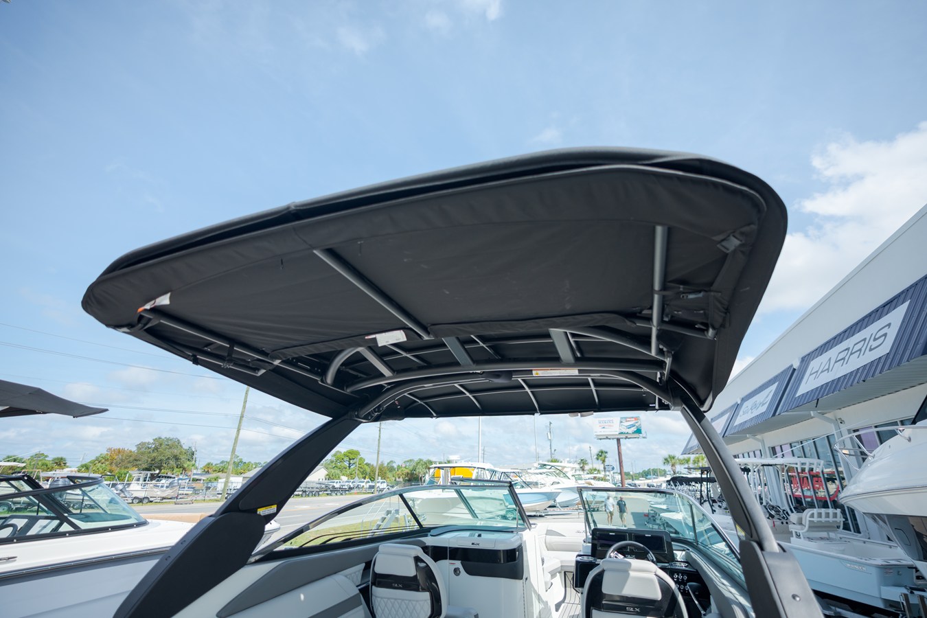 2027 Sea Ray SLX 260 Outboard 32