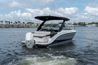 Sea Ray SLX 260 Outboard 3 2027 Sea Ray SLX 260 Outboard 4
