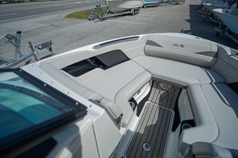Sea Ray SLX 260 Outboard 9 2027 Sea Ray SLX 260 Outboard 10