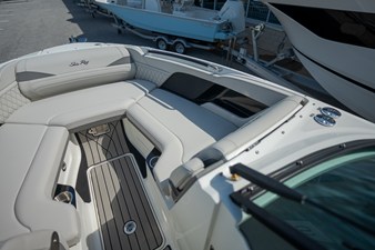 Sea Ray SLX 260 Outboard 10 2027 Sea Ray SLX 260 Outboard 11