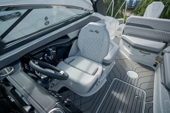 Sea Ray SLX 260 Outboard 17 2027 Sea Ray SLX 260 Outboard 18