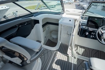 Sea Ray SLX 260 Outboard 19 2027 Sea Ray SLX 260 Outboard 20